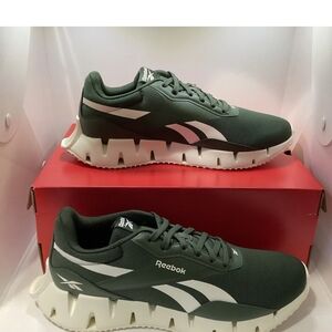 The product is a pair of Reebok Zig Dynamica STR unisex shoes in size 10.5 men a
